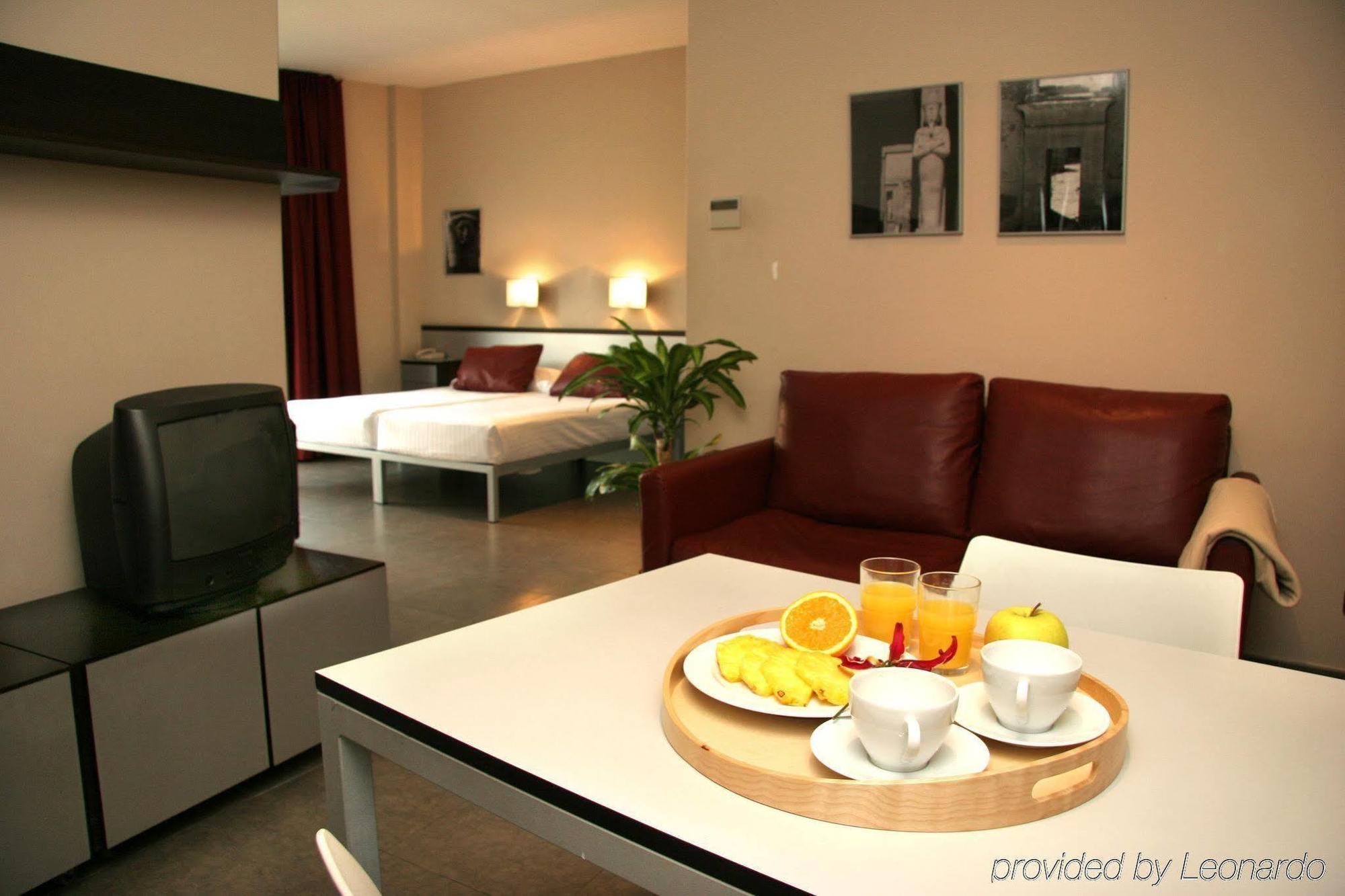 Aparthotel Allada 3* Barcelona Exterior photo
